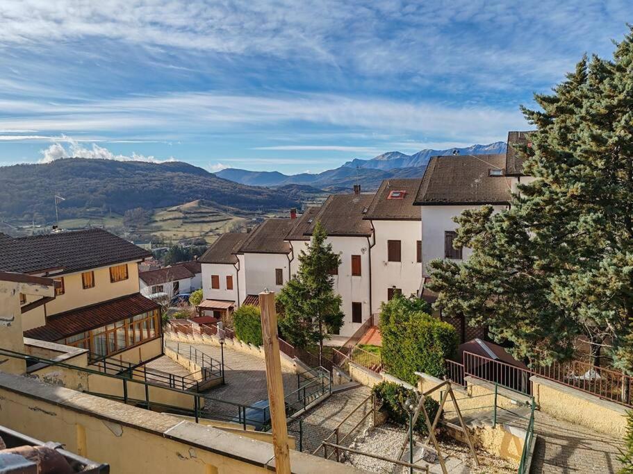 Free Parking La Bianca Neve Cottage Castel Di Sangro Bagian luar foto