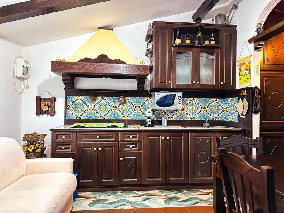 Free Parking La Bianca Neve Cottage Castel Di Sangro Bagian luar foto
